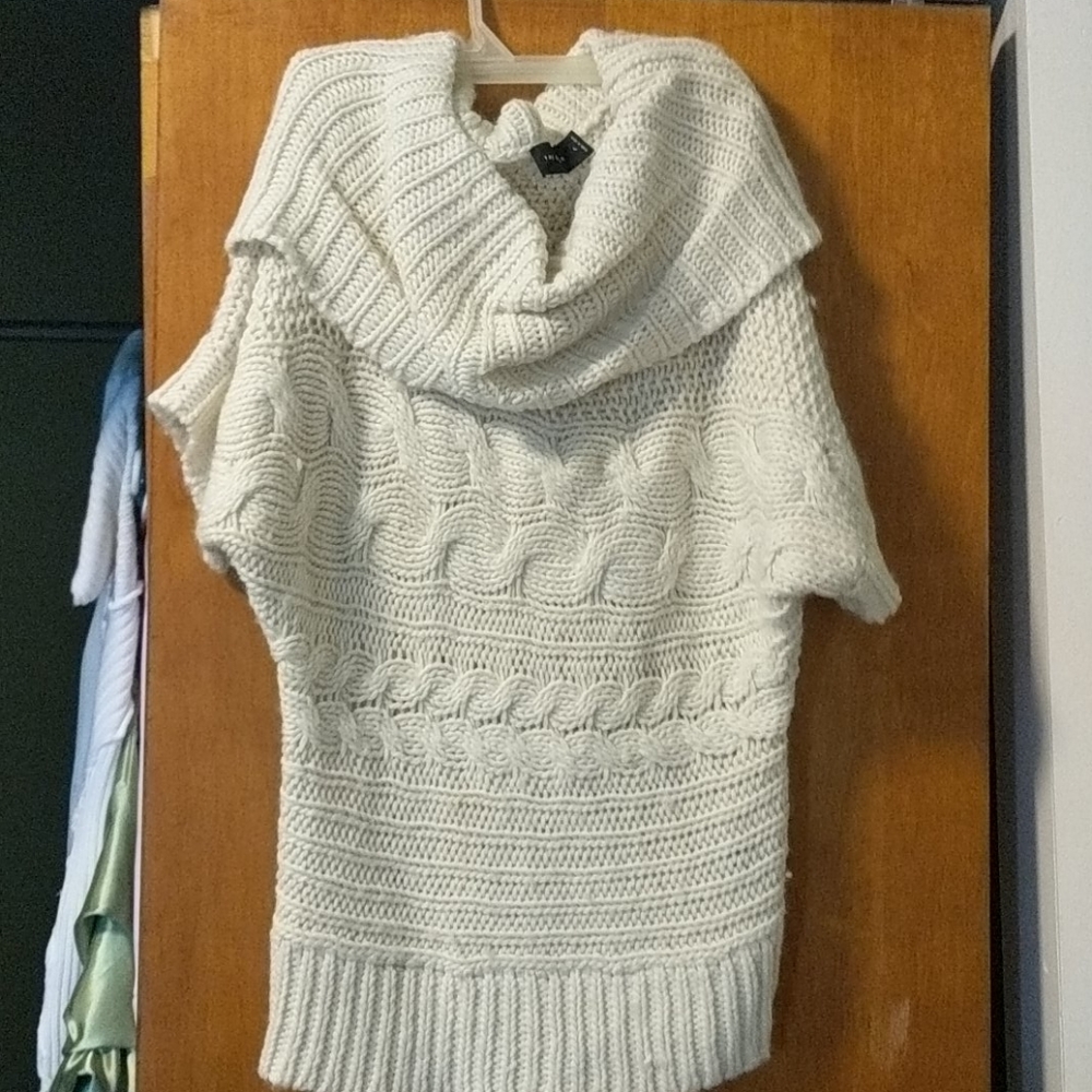 The limited short sleeve sweater